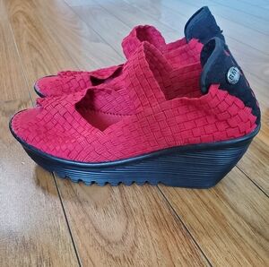 bernie mev. Red Woven Wedge Shoes